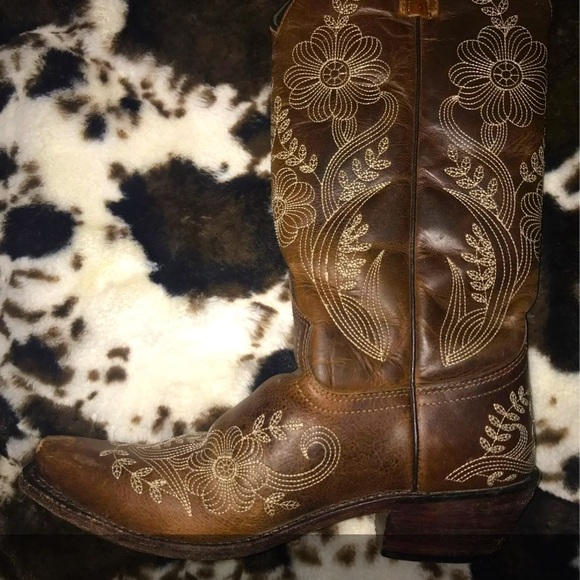 cowgirl boots - Picture 2 of 2
